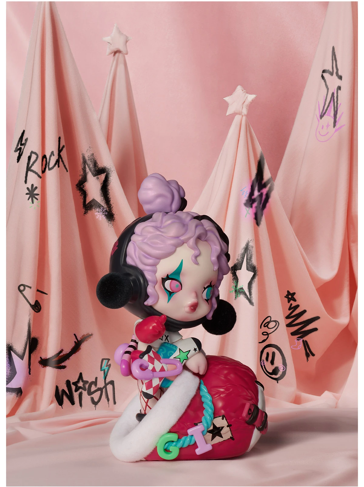 SKULLPANDA The Stocking Surprise Figure SKULLPANDA The Stocking Surprise Figure -Pop Mart Sale Shop 20241101 093809 713343 05 skullpanda the stocking surprise figure figurine details popmart