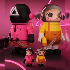 MEGA SPACE MOLLY 400%+100% Squid Game -Pop Mart Sale Shop 20241211 112836 899905 scene 3 mega space molly 400 100 squid game mega details popmart us 1200x1200