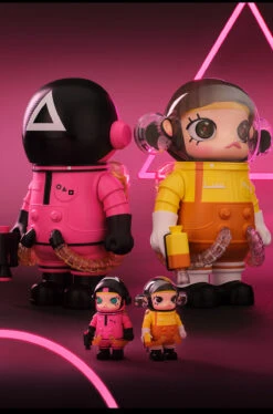 MEGA SPACE MOLLY 400%+100% Squid Game -Pop Mart Sale Shop 20241211 112857 452391 7 mega space molly 400 100 squid game mega details popmart us 1200x1816