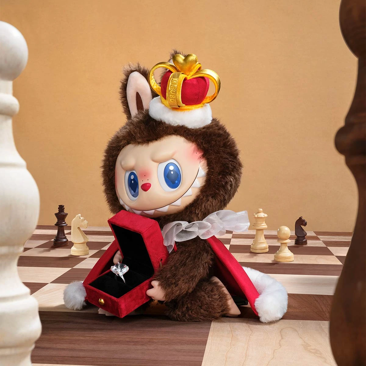THE MONSTERS Let's Checkmate Series-Vinyl Plush Doll THE MONSTERS Let's Checkmate Series-Vinyl Plush Doll -Pop Mart Sale Shop 20250123 123839 020488 scene2 the monsters let s checkmate series vinyl plush doll plush details popmart