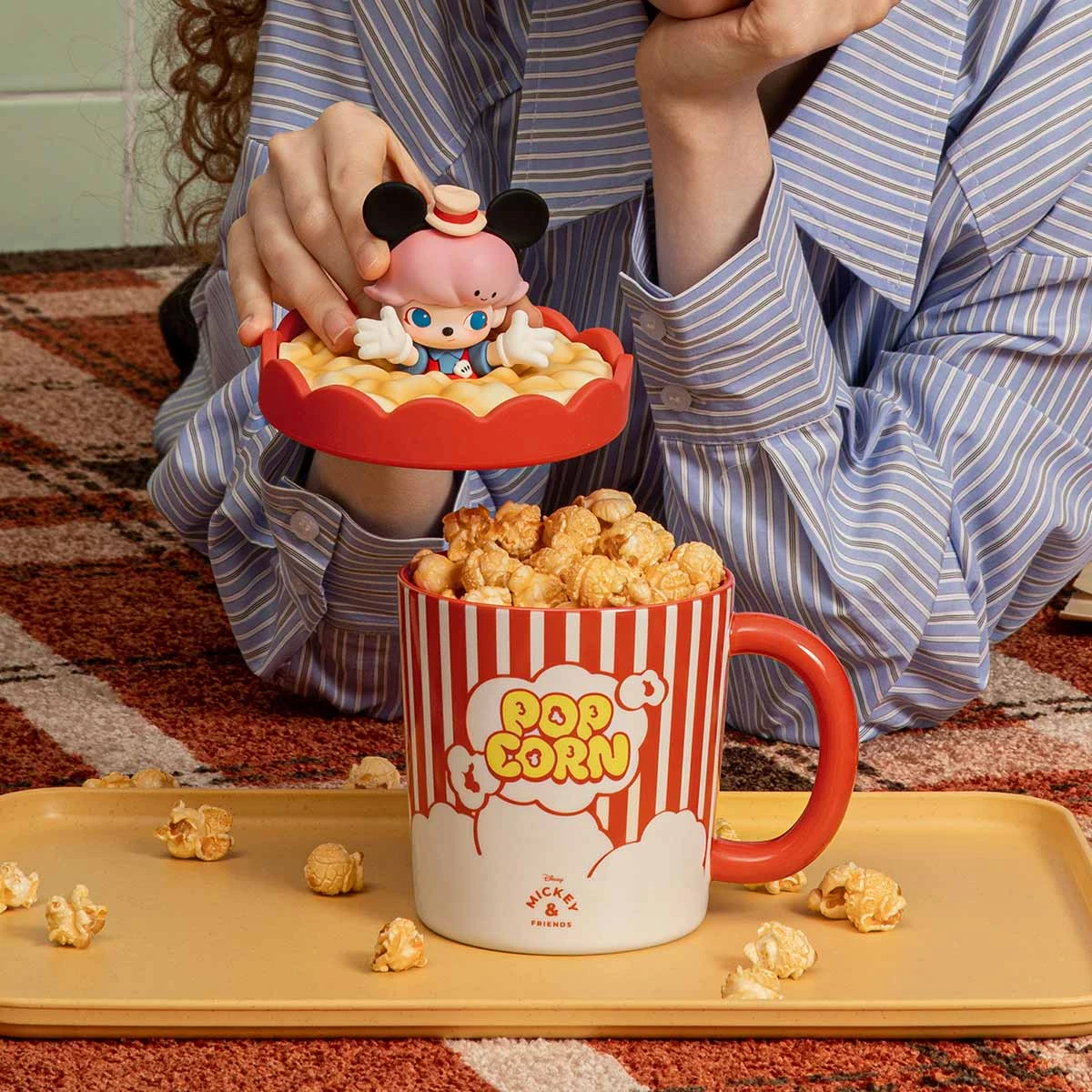 DIMOO WORLD × DISNEY Series-Ceramic Cup DIMOO WORLD × DISNEY Series-Ceramic Cup -Pop Mart Sale Shop 20250317 104802 255688 scene 3 dimoo world disney series ceramic cup accessories details popmart