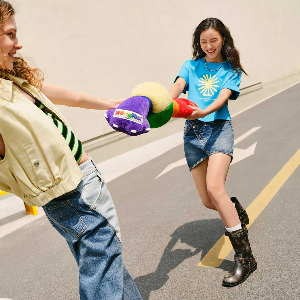 INSTINCTOY HUG YOU SERIES-Pillow INSTINCTOY HUG YOU SERIES-Pillow -Pop Mart Sale Shop 20250429 143119 895223 6 instinctoy hug you series pillow accessories details popmart